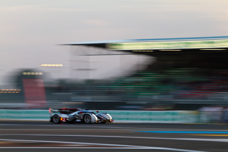 Illustration for article titled The intoxicating beauty of Le Mans cars at sunset
